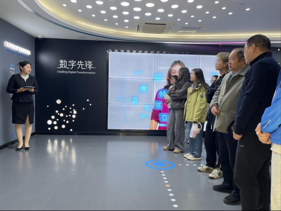 365英国上市公司